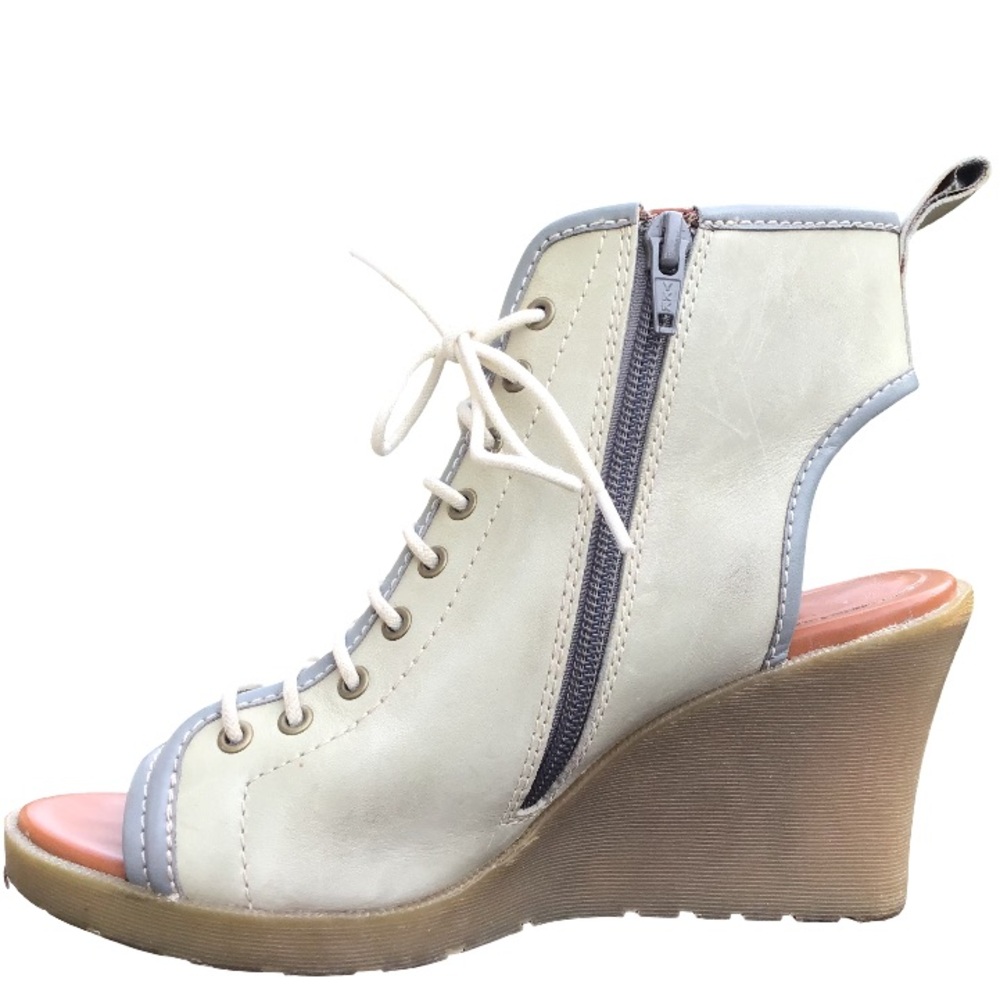 Dr. Martens Vintage Sabrina Sandals